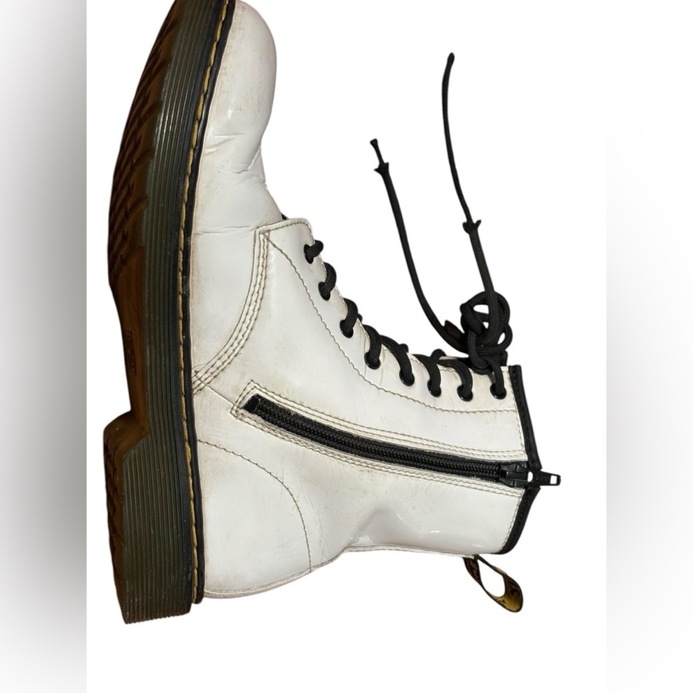SOLD
Dr. Martens White T Zavala 8 Eyelet Combat Boot EU 37 US L 6 US M 5 UK 4 - Picture 6 of 15
